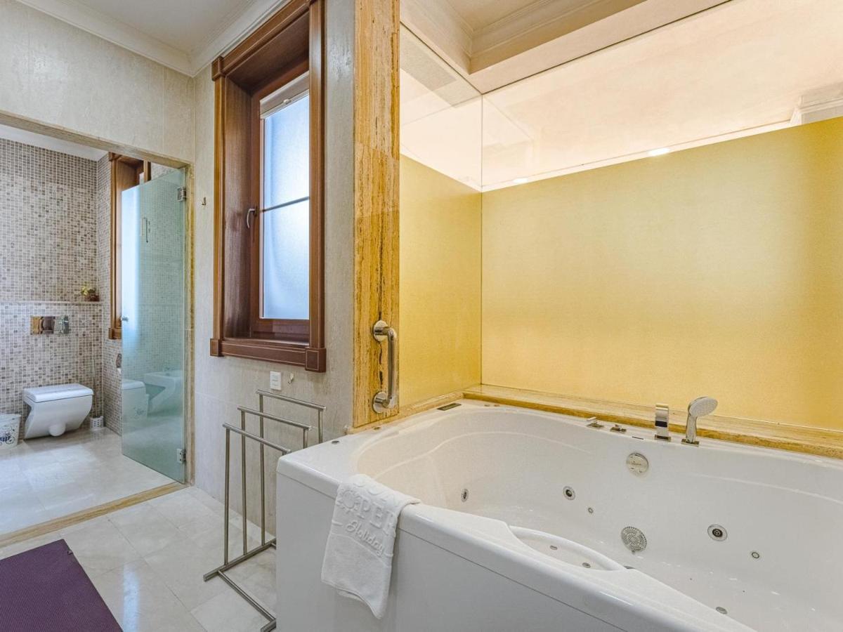 Luxury Villa Nautilus Heated Pool Spa 아데제 외부 사진