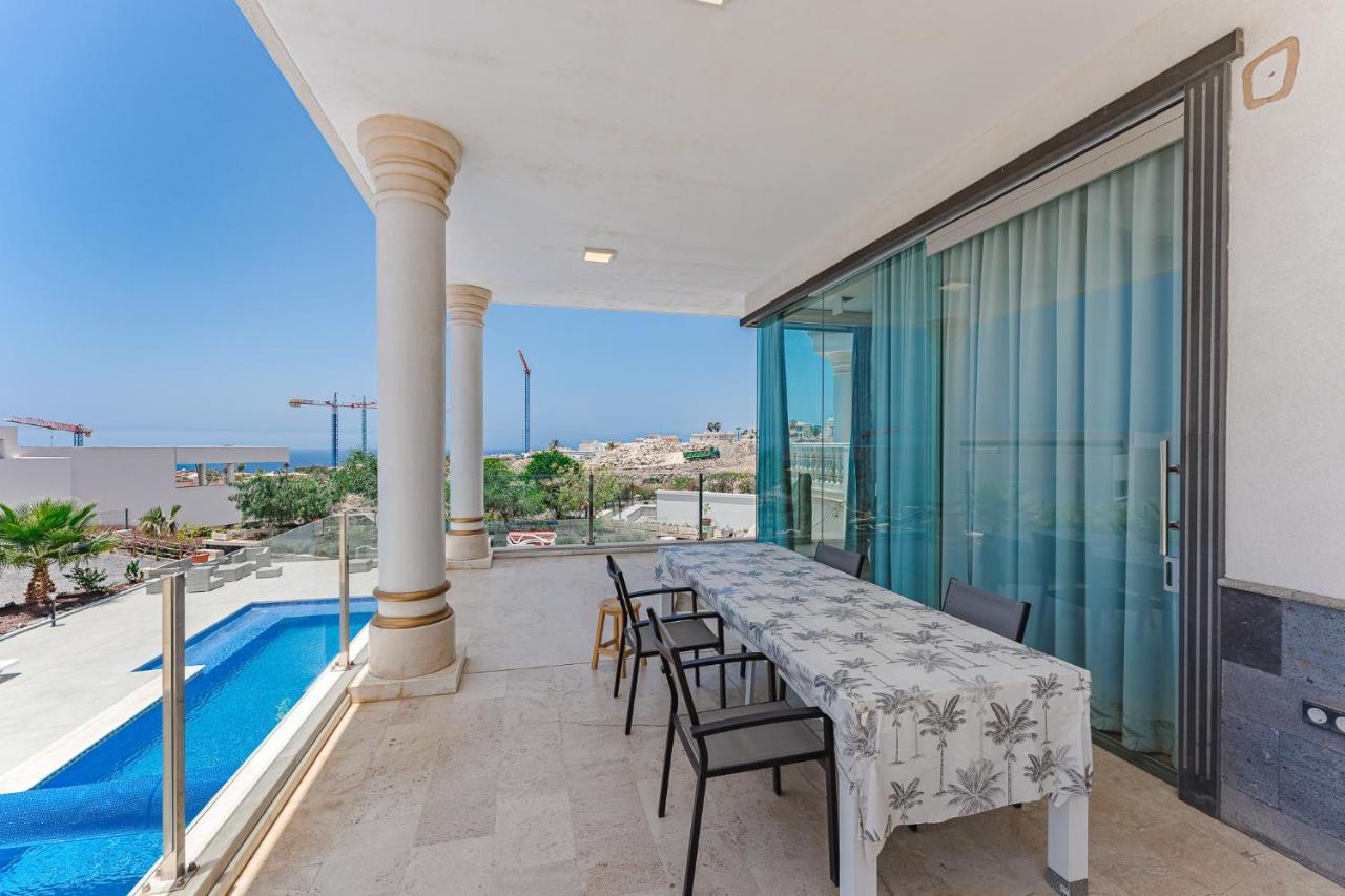 Luxury Villa Nautilus Heated Pool Spa 아데제 외부 사진