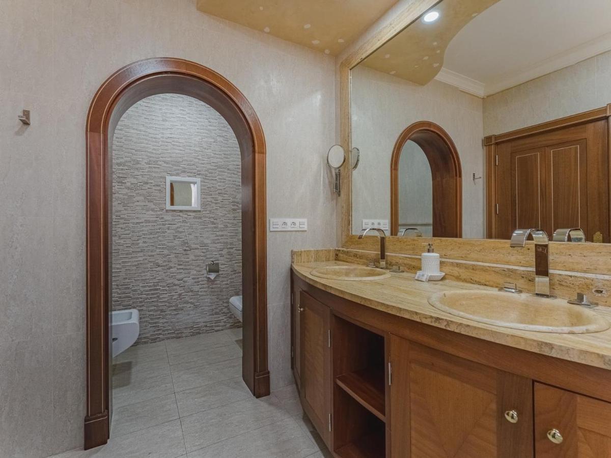 Luxury Villa Nautilus Heated Pool Spa 아데제 외부 사진