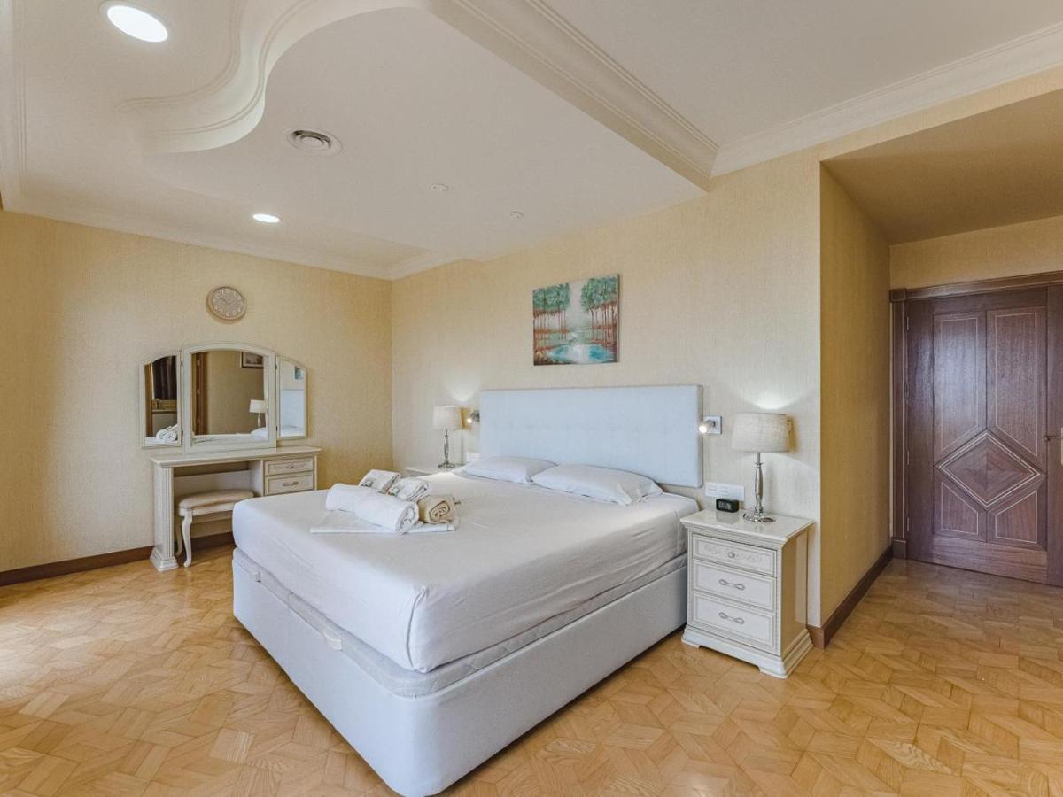 Luxury Villa Nautilus Heated Pool Spa 아데제 외부 사진