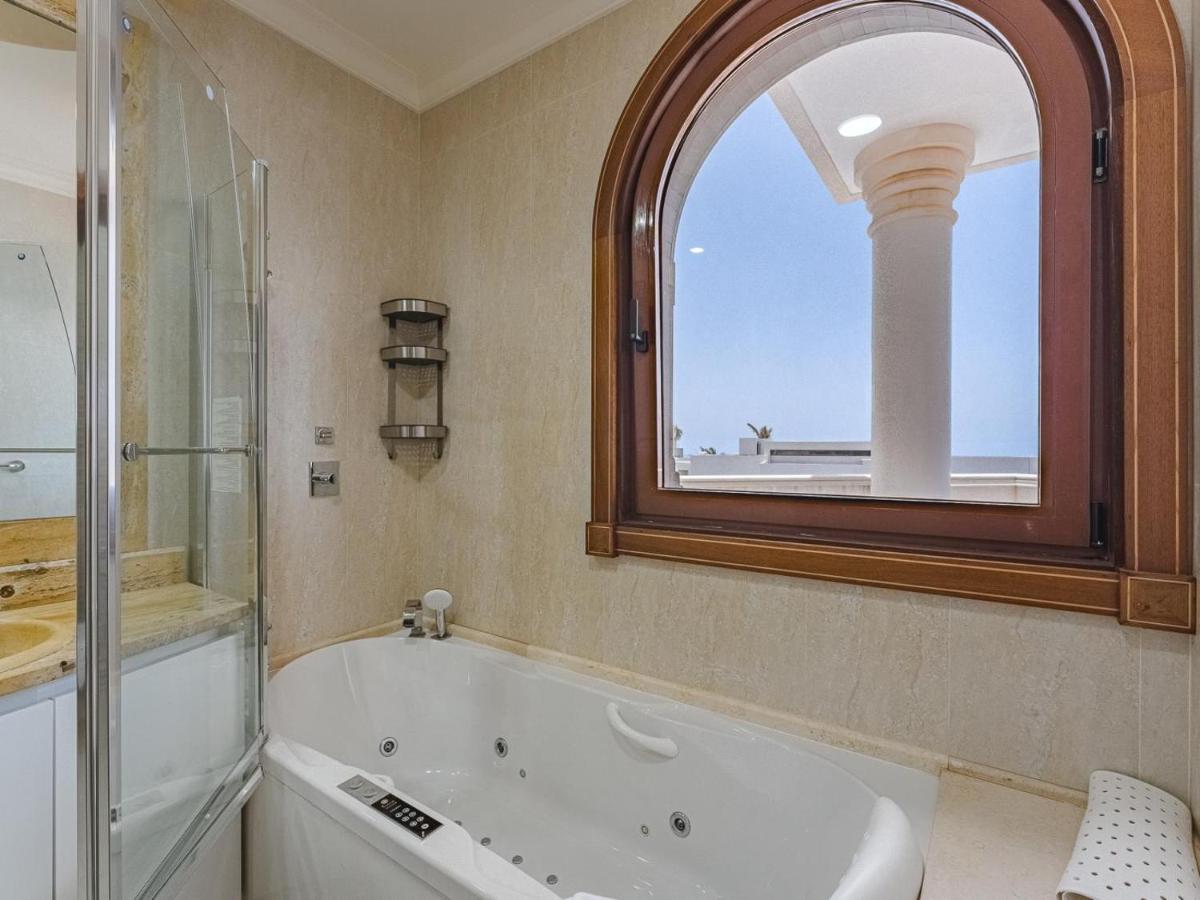 Luxury Villa Nautilus Heated Pool Spa 아데제 외부 사진