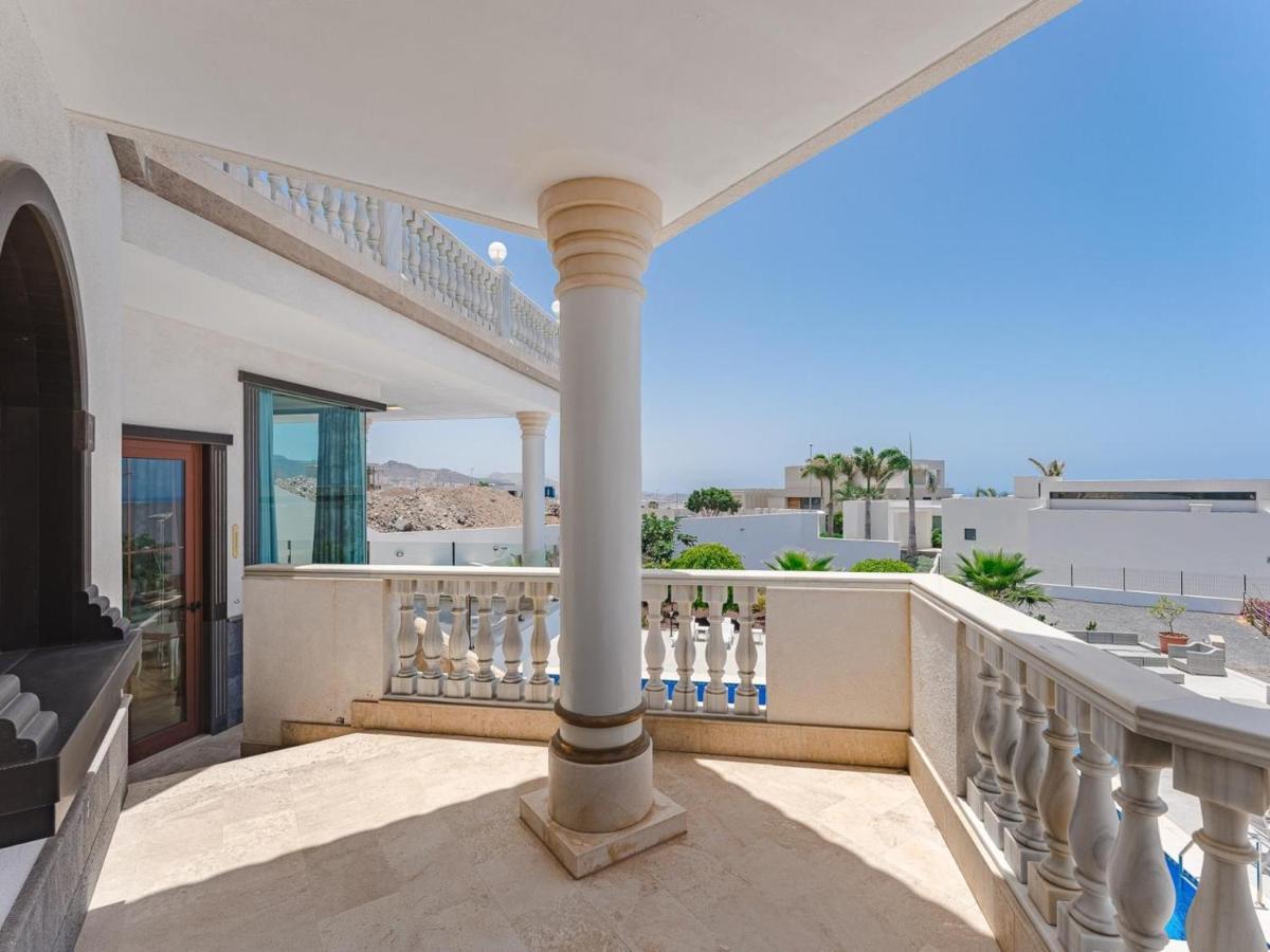 Luxury Villa Nautilus Heated Pool Spa 아데제 외부 사진