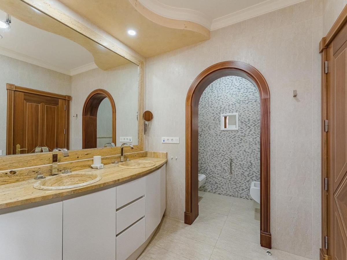 Luxury Villa Nautilus Heated Pool Spa 아데제 외부 사진